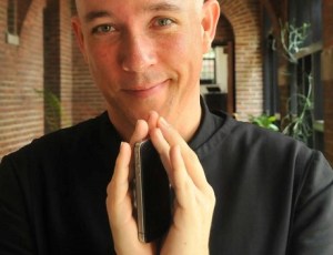 Courtesy of http://episcopaldigitalnetwork.com/ens/2014/11/12/anglicans-invited-to-celebrate-advent-using-your-camera-phones/