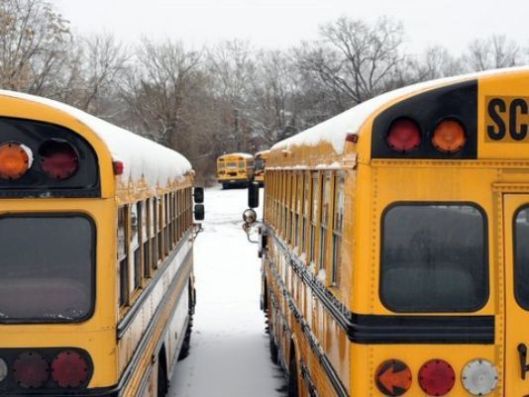 636192130225735907-snow-bus