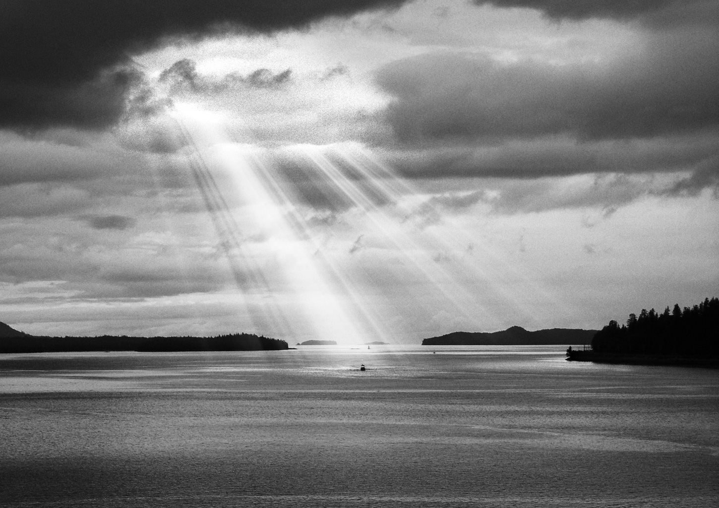 e4c08c2a8201dc34bbae76b2c5b2a0b3_how-to-break-sunlight-through-the-clouds-sun-rays-through-clouds-drawing_1450-1024